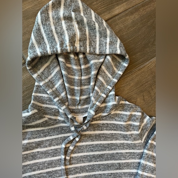 Weekend Edition - Women’s hooded light sweater - Picture 3 of 5